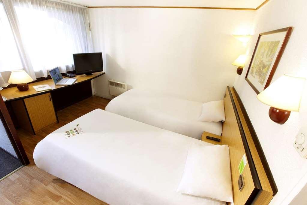 Campanile Clermont-Ferrand ~ Thiers Hotel Стая снимка