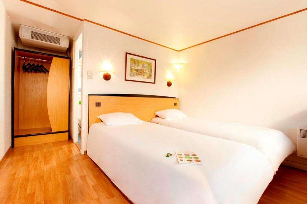 Campanile Clermont-Ferrand ~ Thiers Hotel Стая снимка